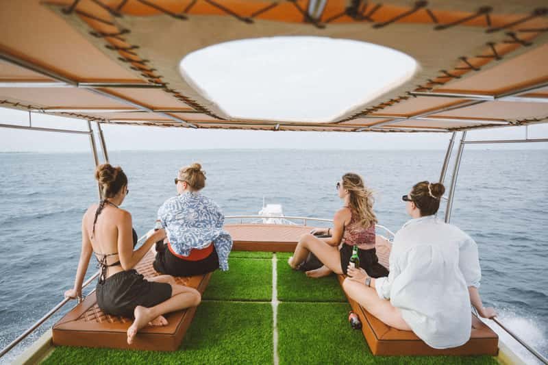 Cruising below the Nusa Penida cliffs
